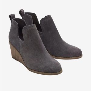 TOMS Kallie Grey Suede Wedge Boot Size 7